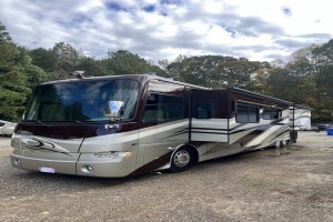 Pre-owned 2010 Tiffin Motorhomes Allegro Bus 43QRP Class A - Diesel