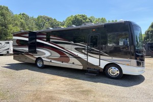 Pre-owned 2018 Fleetwood Bounder 35K Class A - Gas