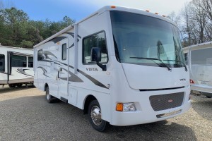 Pre-owned 2013 Winnebago Vista 26HE Class A - Gas