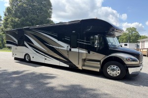 Pre-owned 2022 REV Renegade Verona 36VSB Class C