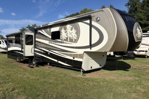 Pre-owned 2015 CrossRoads Redwood 39MB Fifth Wheel