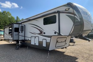 Pre-owned 2016 Evergreen RV Bay Hill 340RK Fifth Wheel