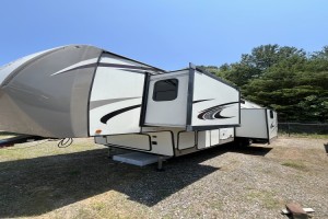 Pre-owned 2021 Forest River Wildwood Heritage Glen 369BL Fifth Wheel