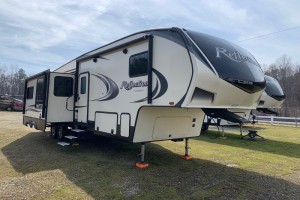 Pre-owned 2019 Grand Design Reflection 311BHS Fifth Wheel