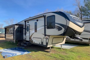 Pre-owned 2018 Keystone RV Cougar 29RES Fifth Wheel