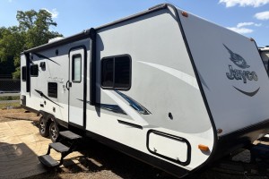 Pre-owned 2017 Jayco Jay Feather Series 23RLSW Travel Trailer