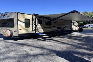 Pre-owned 2019 Keystone RV Cougar 27SAB Travel Trailer